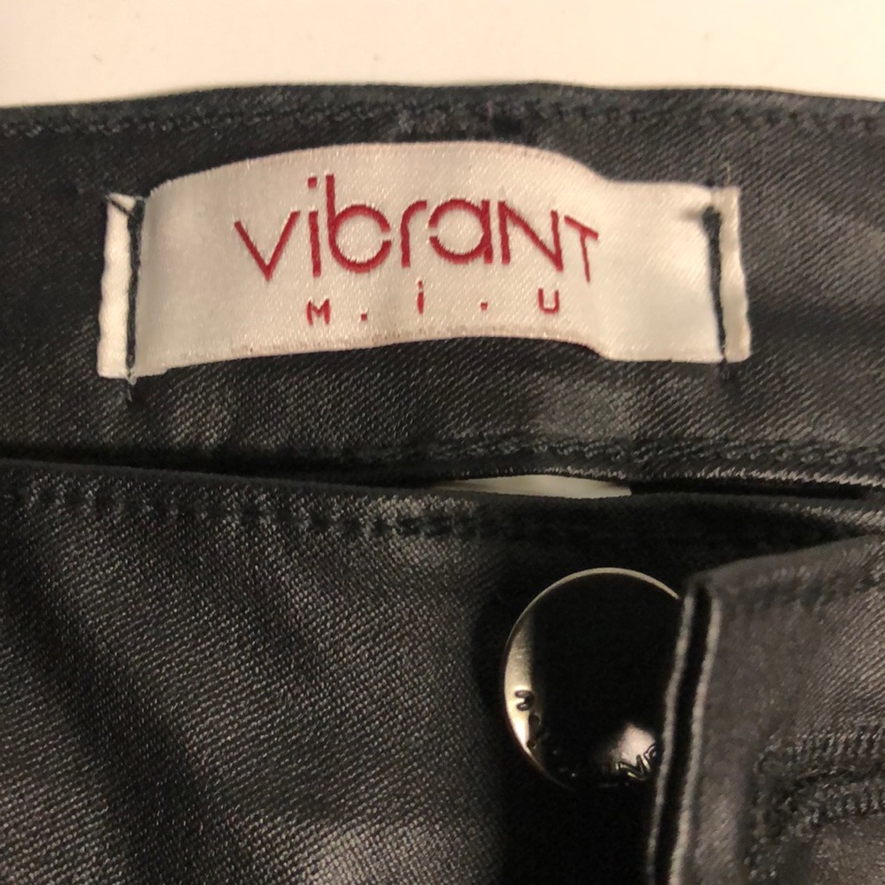 VIBRANT BLACK LEATHER SCRUNCH LEG PANT